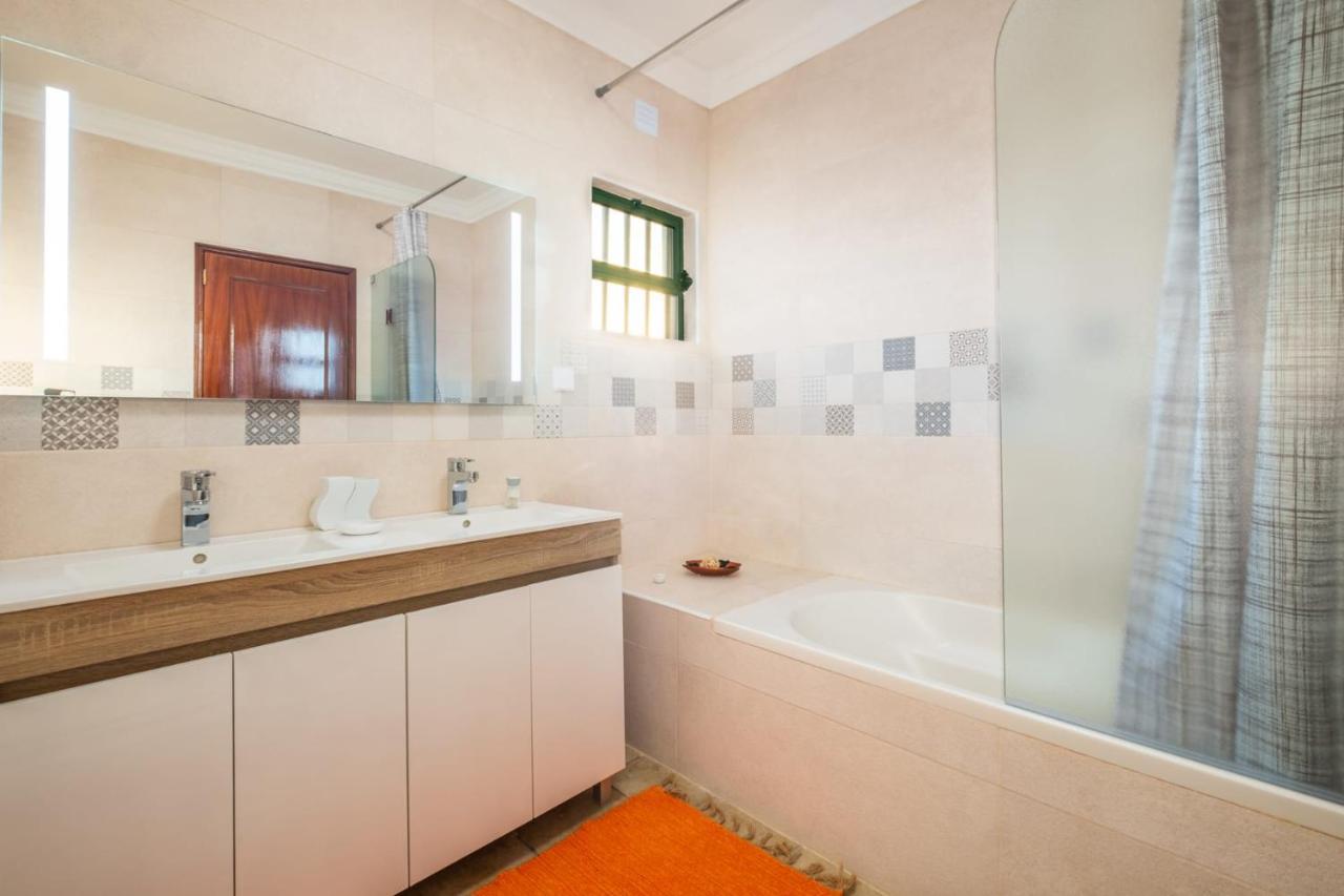 Villa Sequeira - Private Pool - Free Wifi - By Bedzy Albufeira Kültér fotó